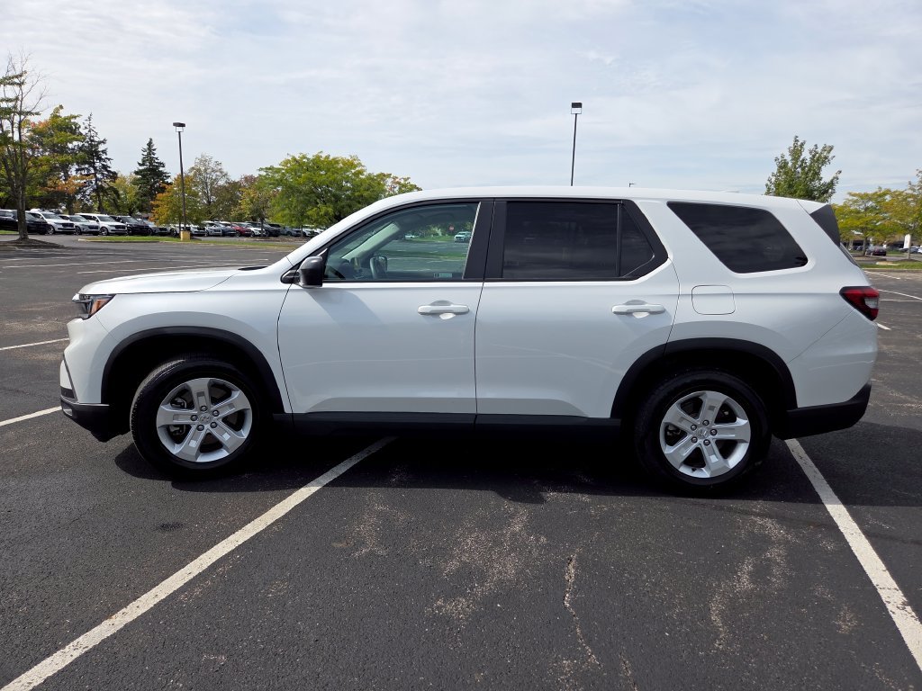 2024 Honda Pilot LX - Photo 19