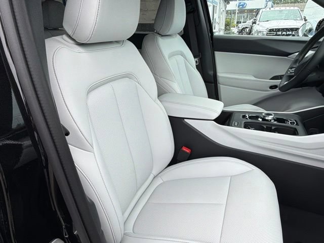 New 2026 Diamond Black Crystal Pearl-Coat Exterior Paint Jeep Limited image 10