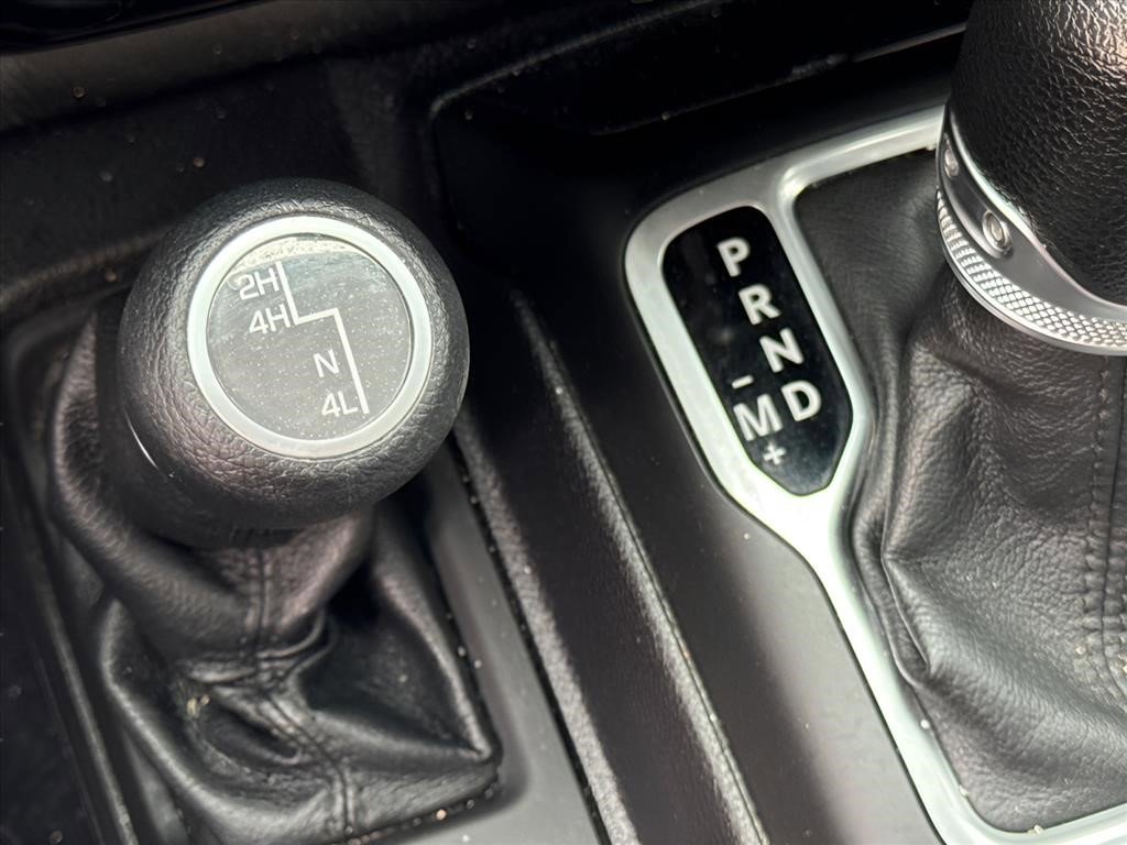 Used 2018 Sting-Gray Clearcoat Jeep Sport S image 21