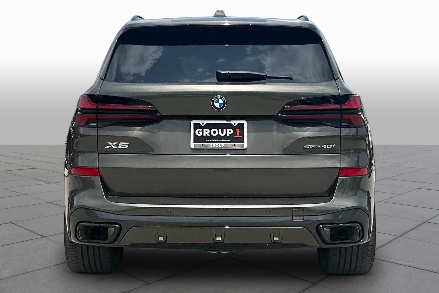 Used 2026 Manhattan Green Metallic BMW sDrive40i image 4