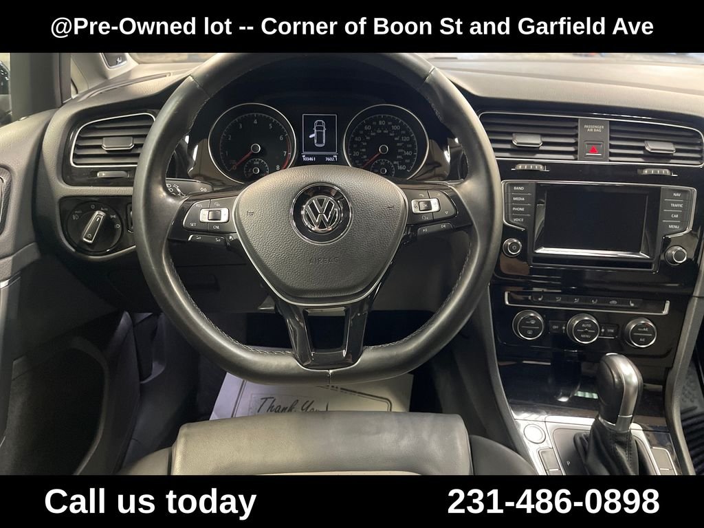 Used 2015  Volkswagen SEL image 16