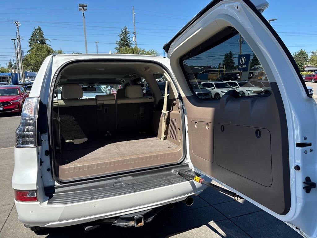 Used 2015 Starfire Pearl Lexus 460 image 8