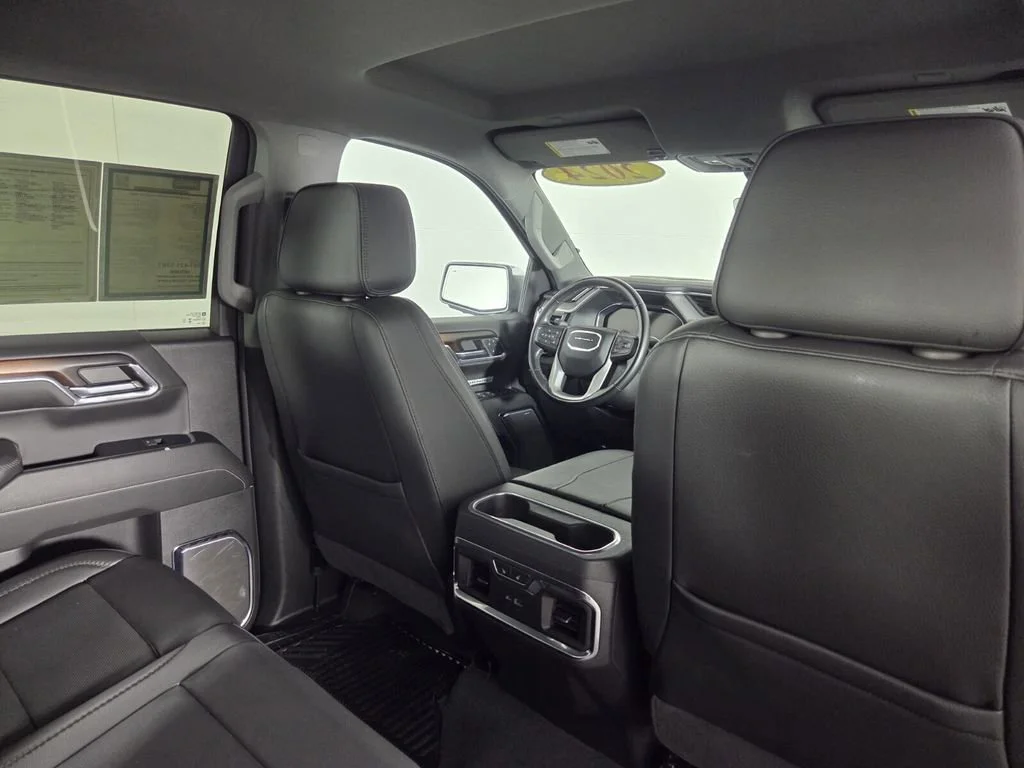 Used 2024 Onyx Black GMC Denali image 32
