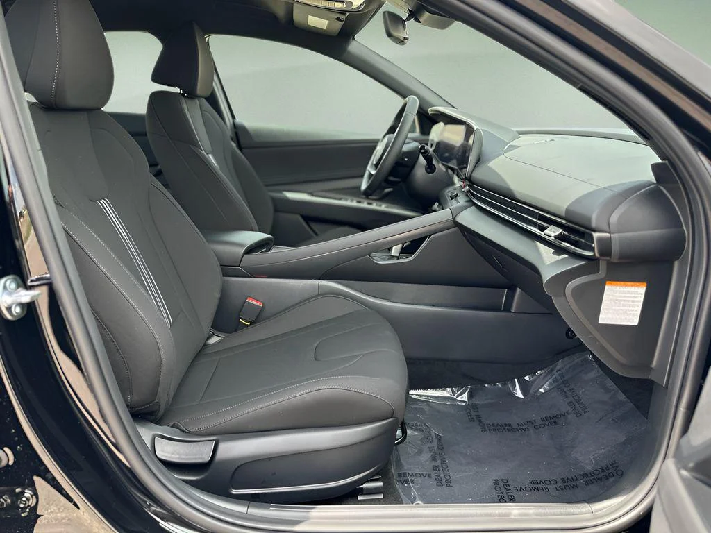 2025 Hyundai Elantra Blue - Photo 22