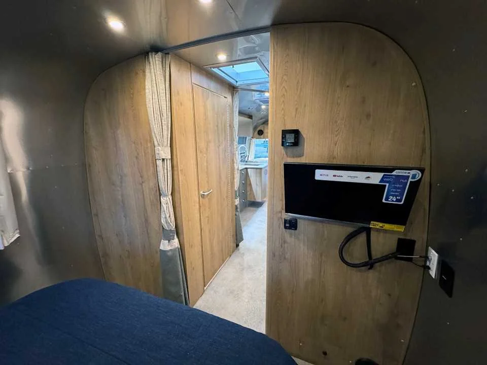 New 2027 SILVER AIRSTREAM  image 26