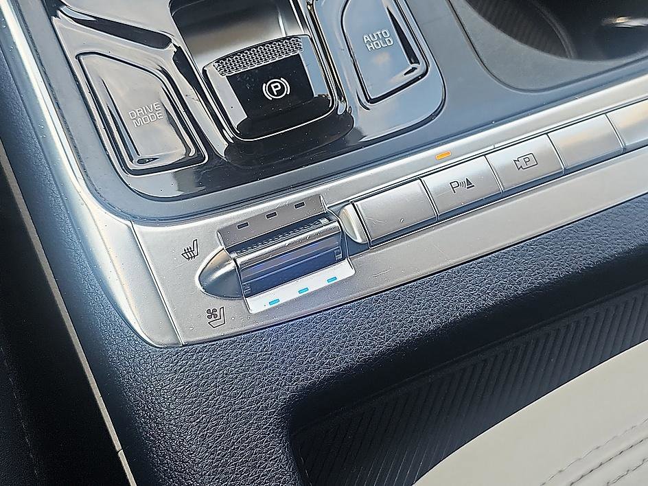 Used 2025 Snow White Pearl Kia SX image 25