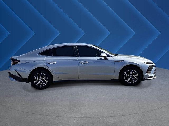 New 2026 Aero Silver Hyundai Blue image 2