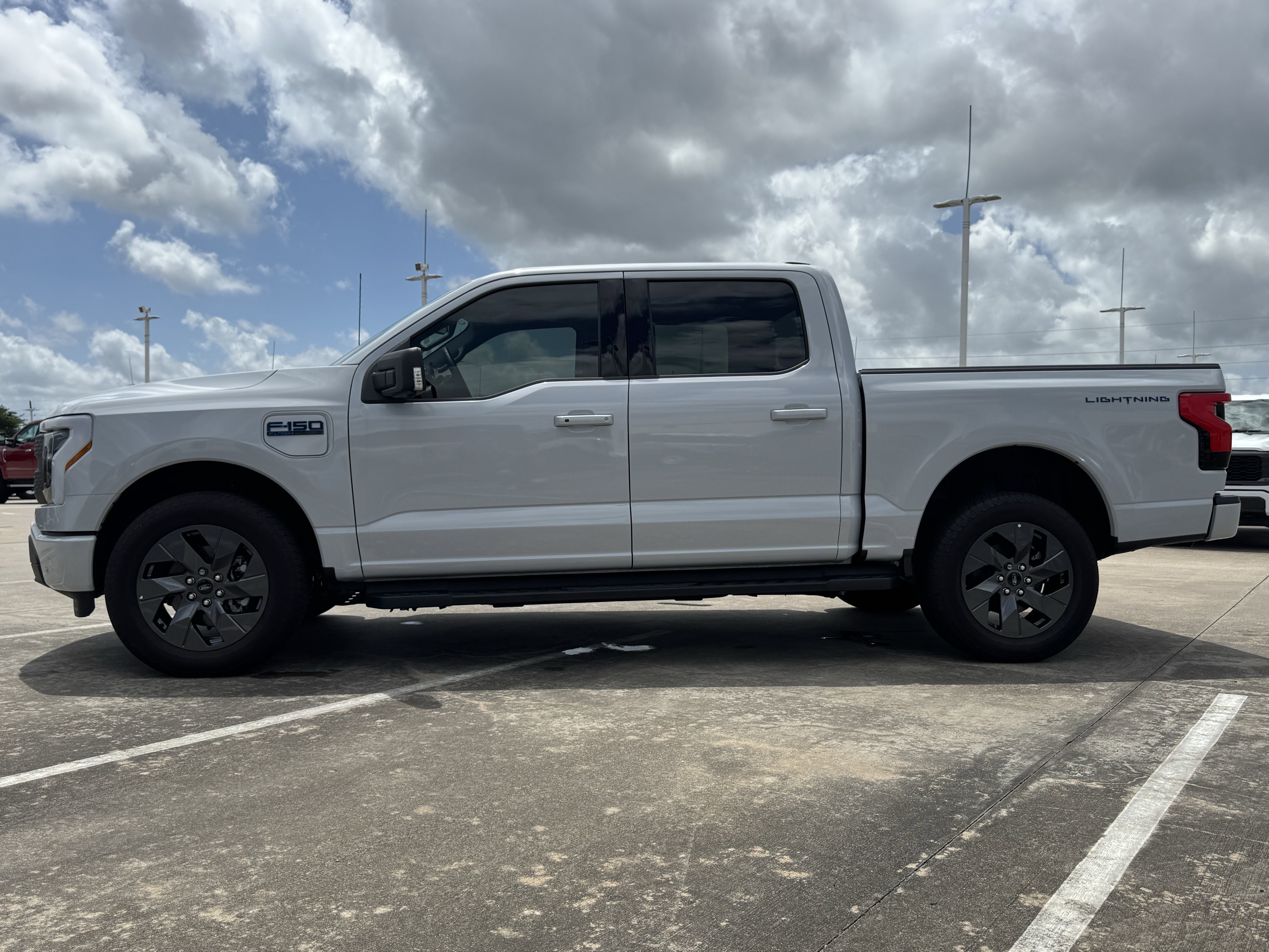 2025 Ford F-150 Lightning Flash - Photo 6