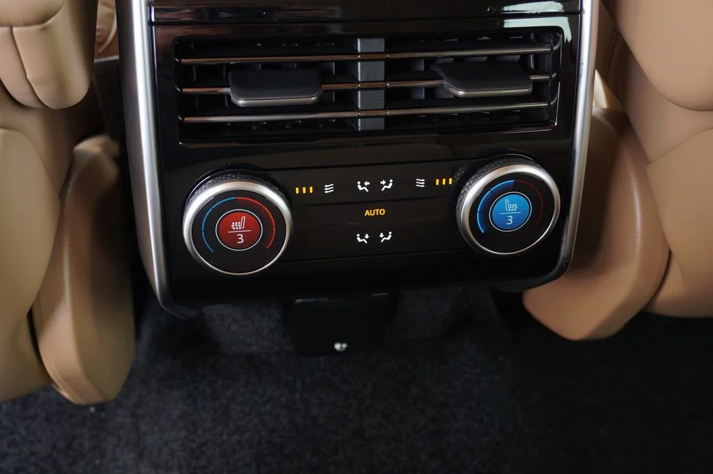 New 2026 Santorini Black Land Rover SE image 34