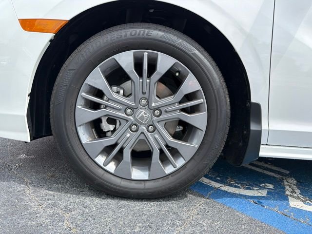 Certified Used 2026 Platinum White Pearl Honda Touring image 13