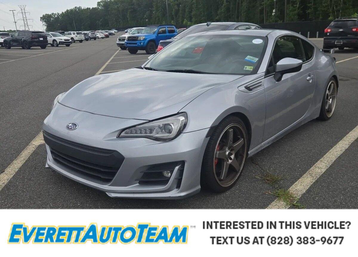 Used 2020 Ice Silver Metallic Subaru Limited image 1