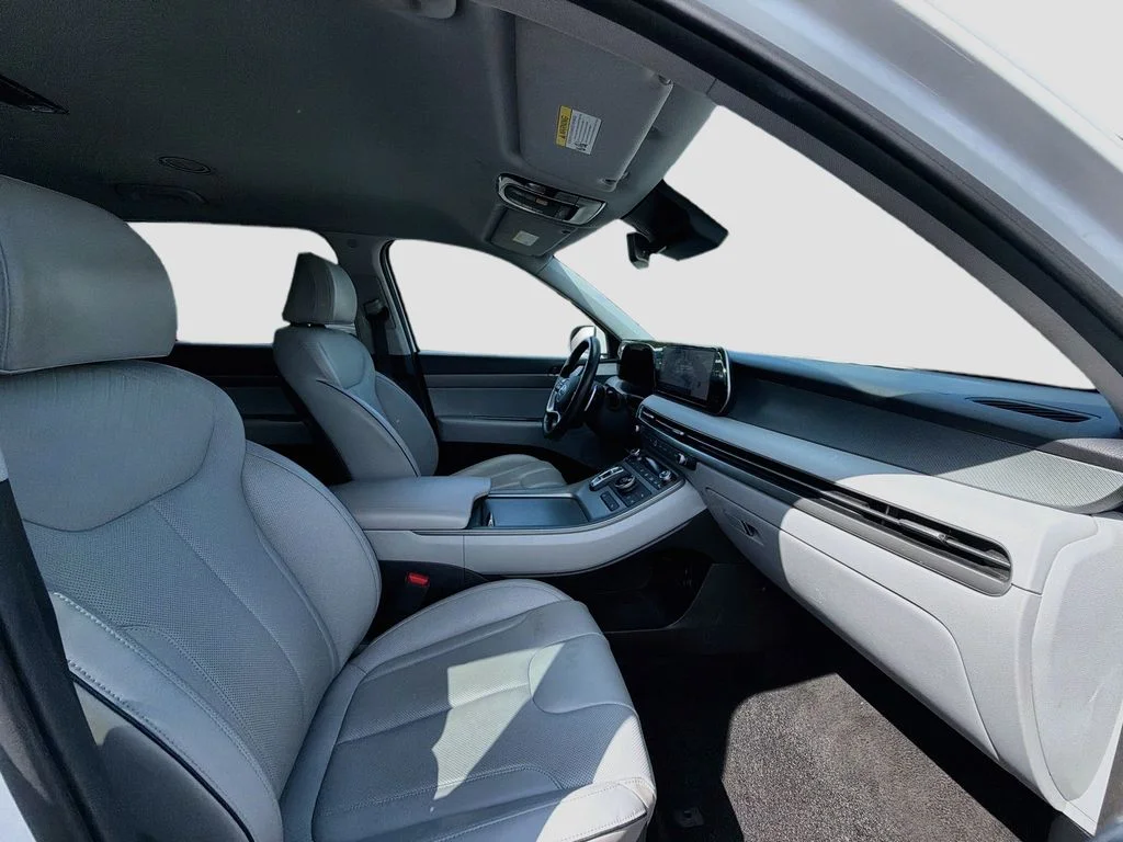 Used 2025 White Hyundai SEL image 32