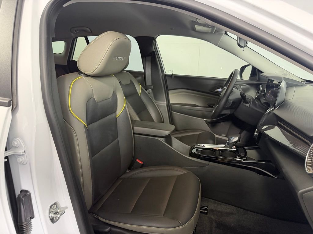 Certified Used 2025 White Chevrolet ACTIV image 30