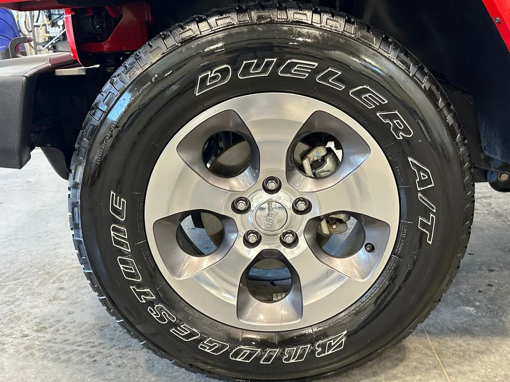 Used 2018 Red Jeep Sahara image 17