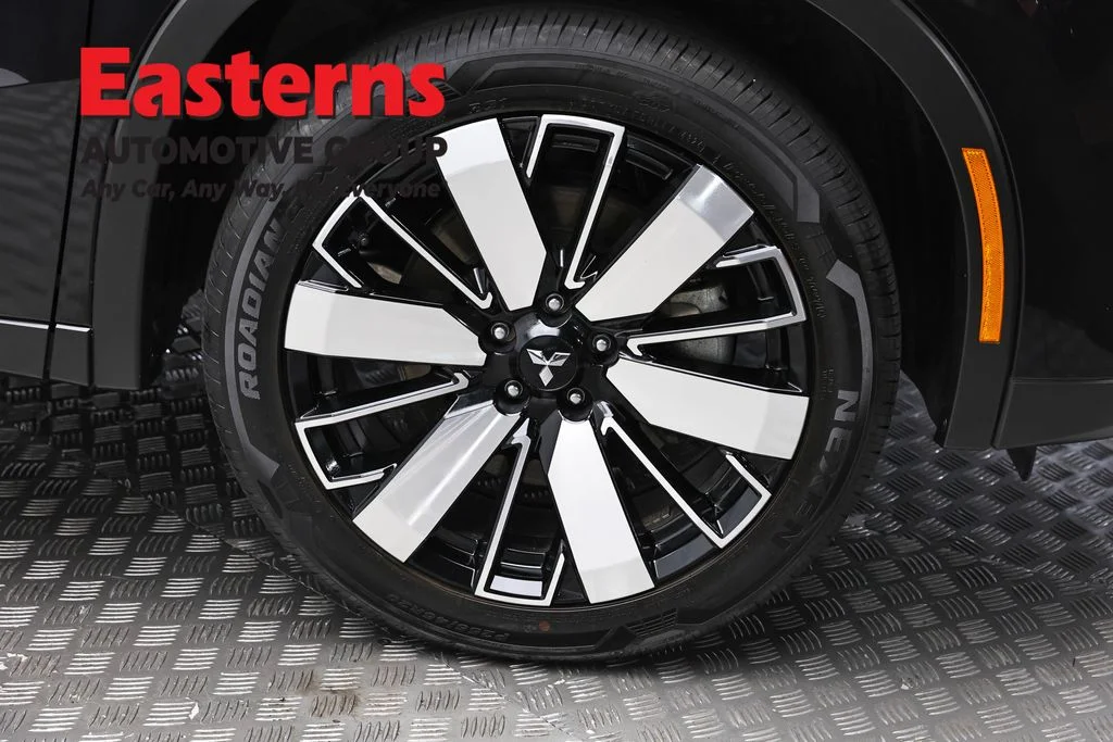 Used 2025 Black Mitsubishi SE image 32