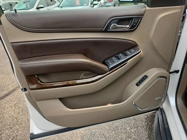 Used 2016 IRIDESCENT PEARL TRICOAT Chevrolet LT image 11