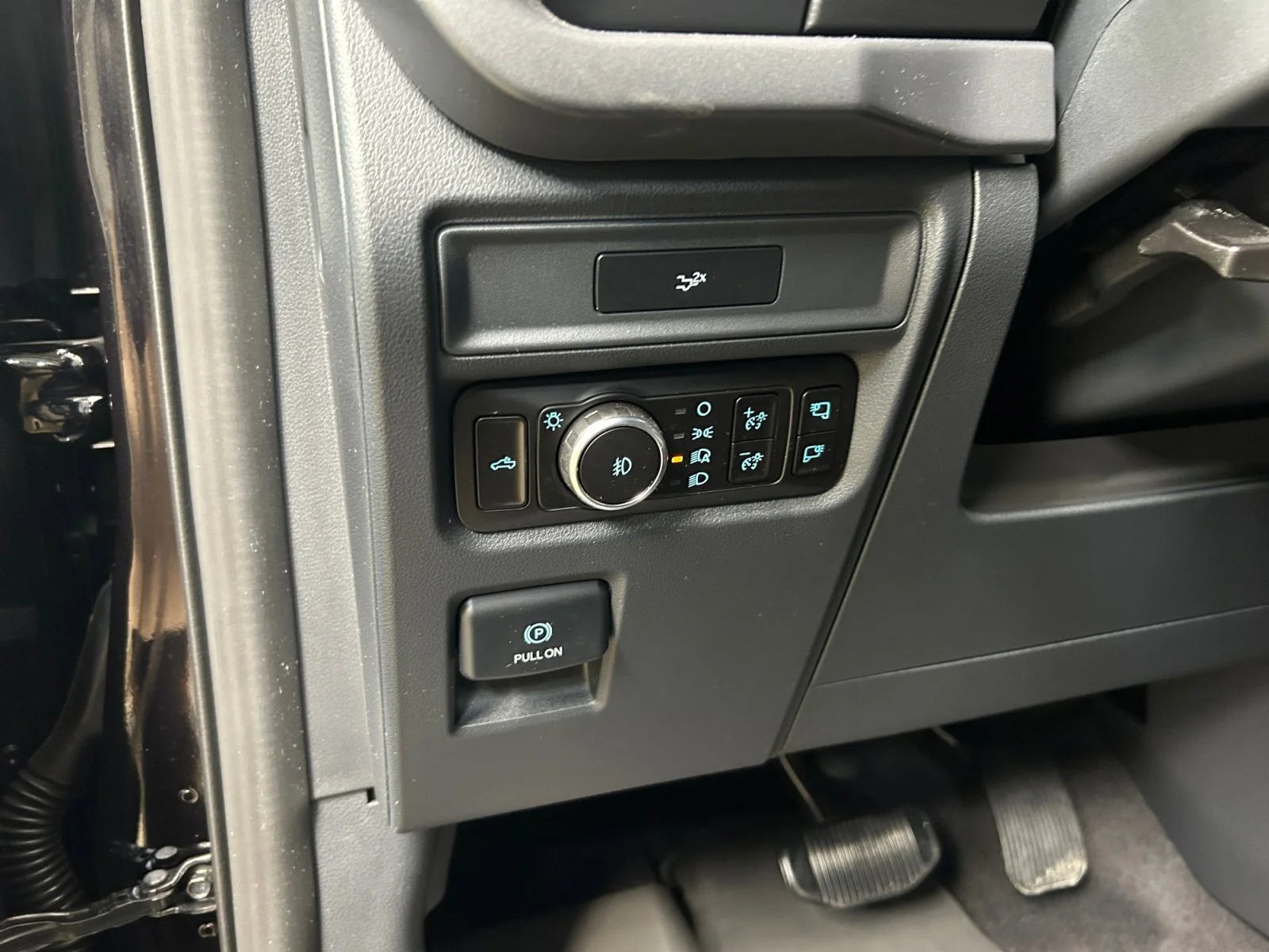 New 2026 Agate Black Metallic Ford XLT image 16