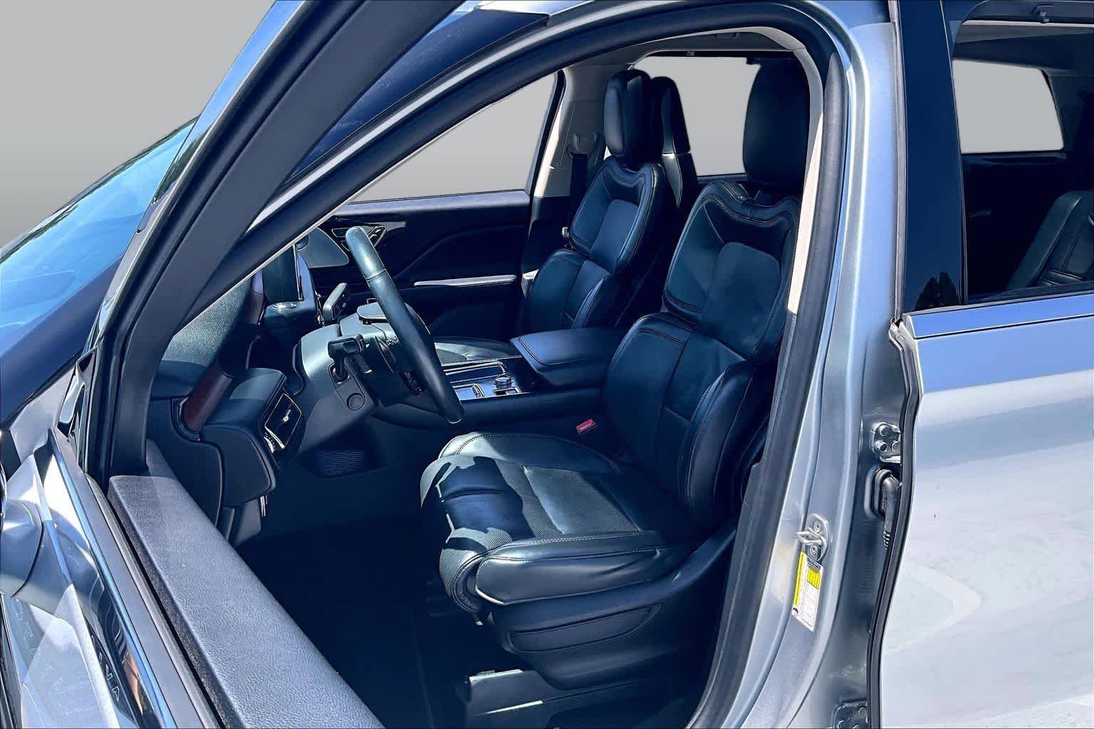 Used 2021 Silver Radiance Lincoln Grand Touring image 8