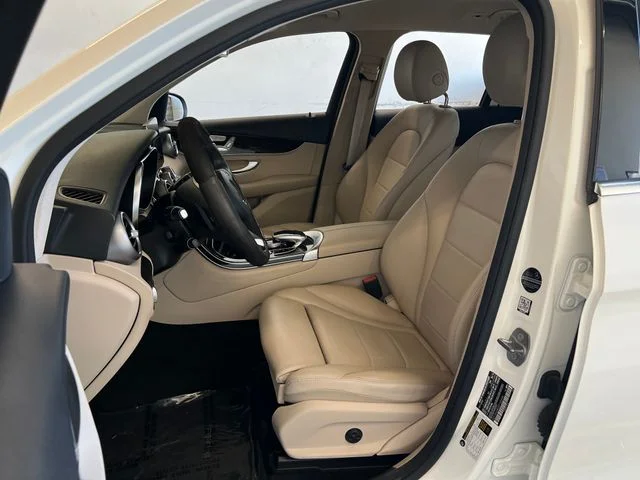 Used 2016 White Mercedes-Benz GLC 300 image 28