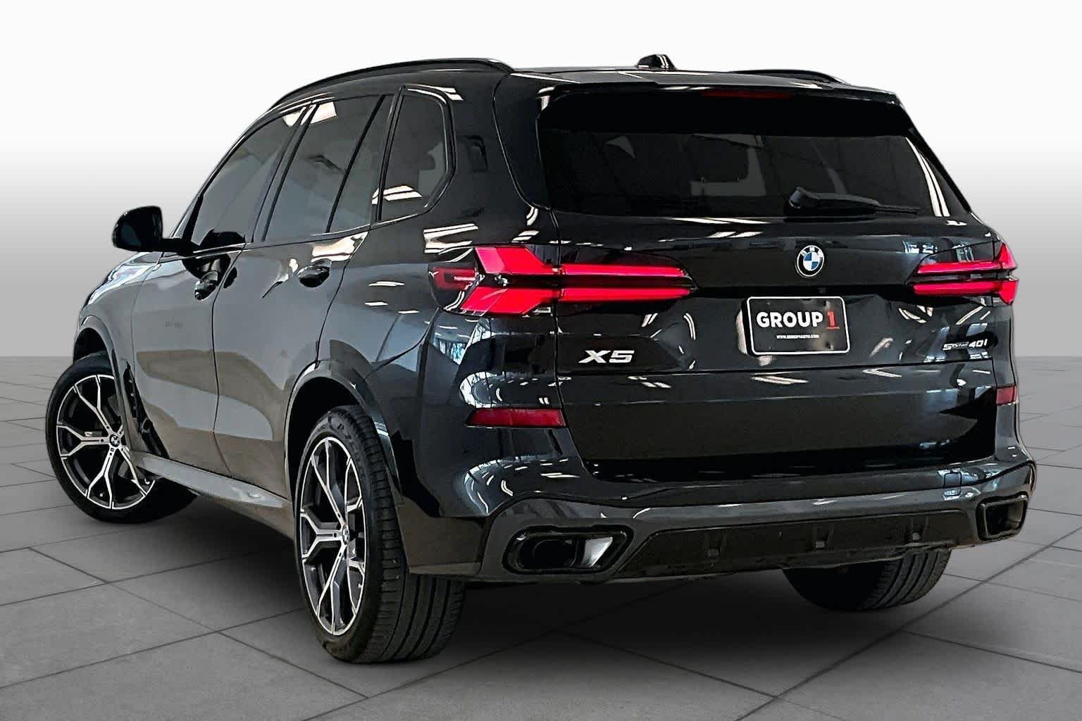 Used 2024 Black Sapphire Metallic BMW sDrive40i image 11