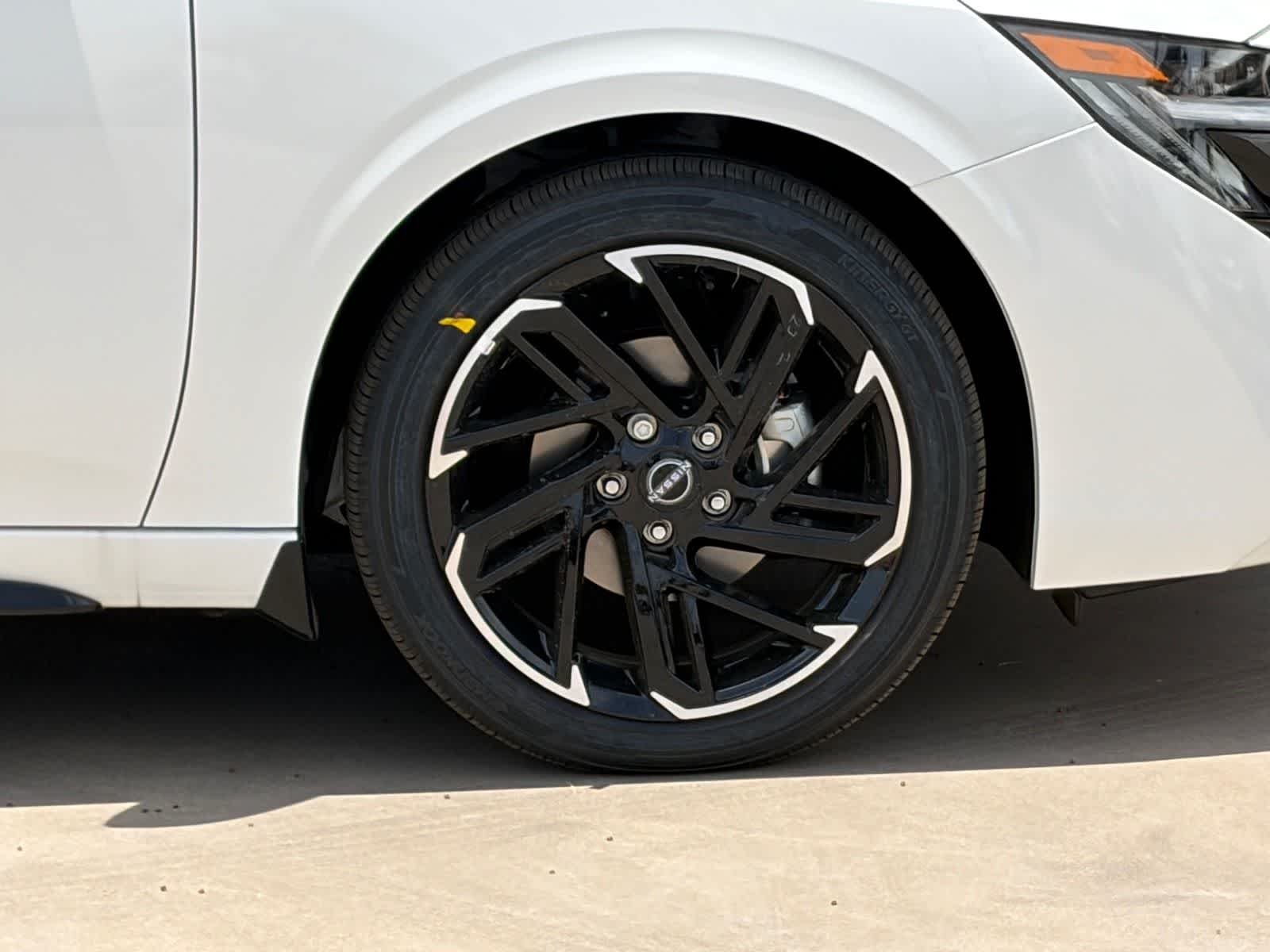 New 2026 Aspen White Tricoat/Super Black Nissan SR image 10