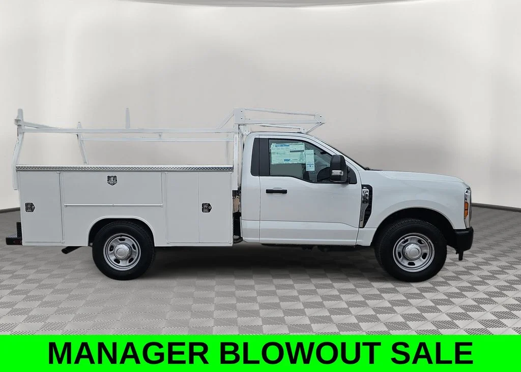 2026 Ford F-350 Super Duty Chassis Cab XL - Photo 2