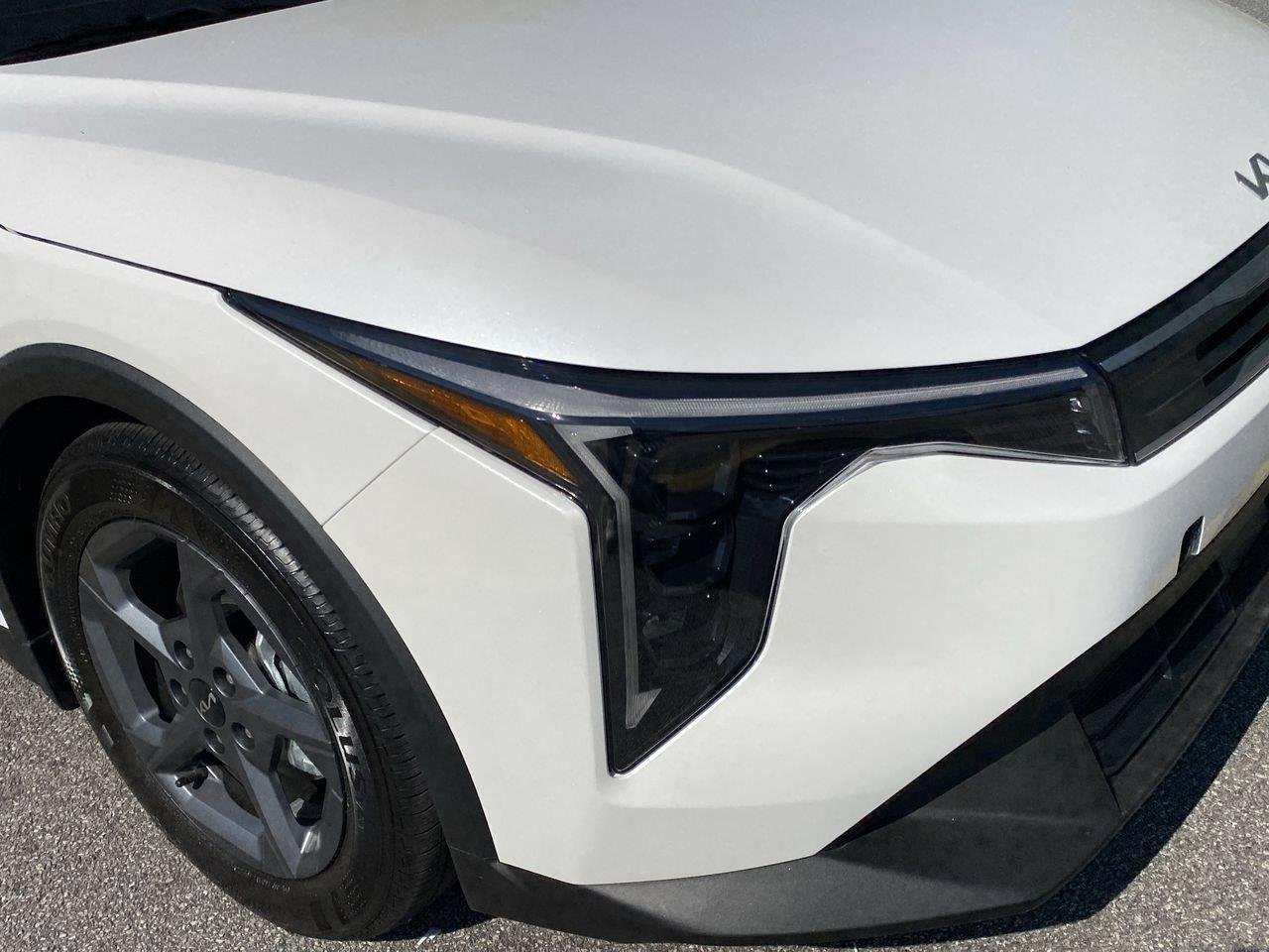 New 2026 Snow White Pearl Kia LXS image 10