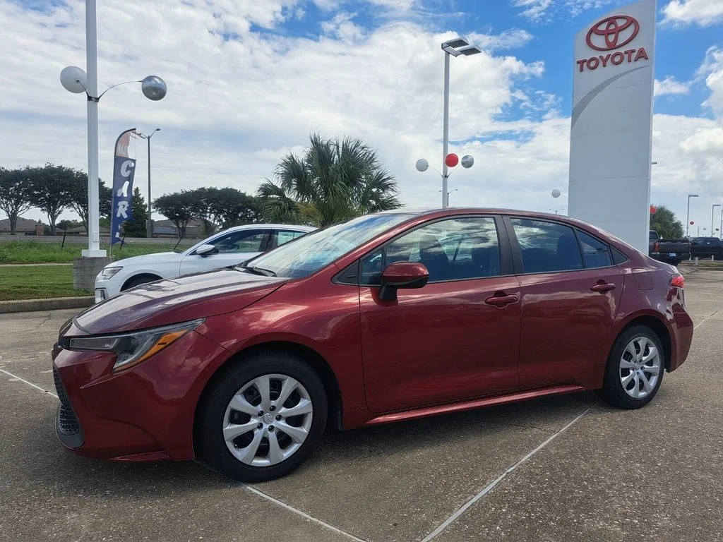 Used 2022 Red Toyota LE image 9