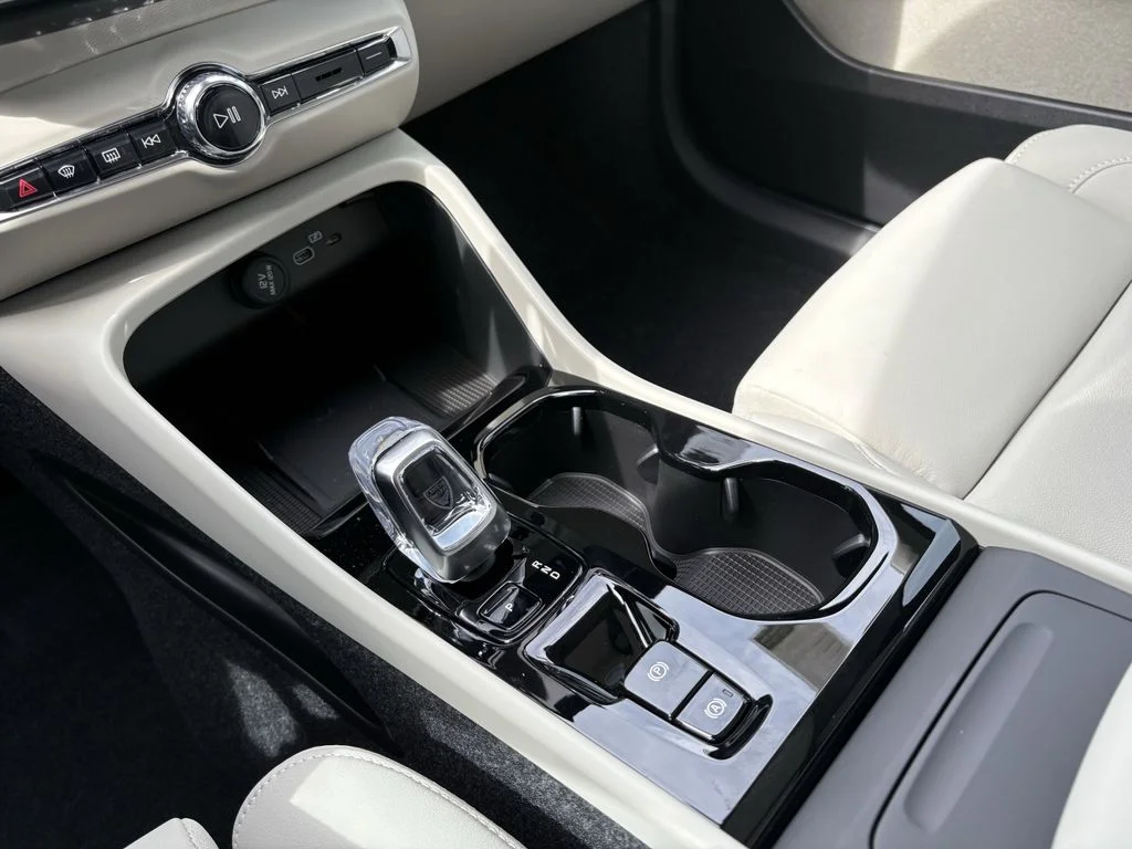 New 2026 Crystal White Volvo Plus image 22