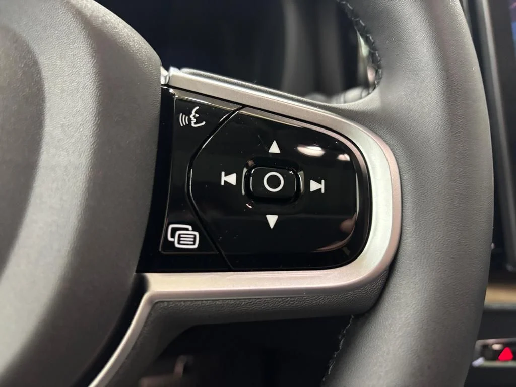 2026 Volvo XC60 Plus - Photo 23