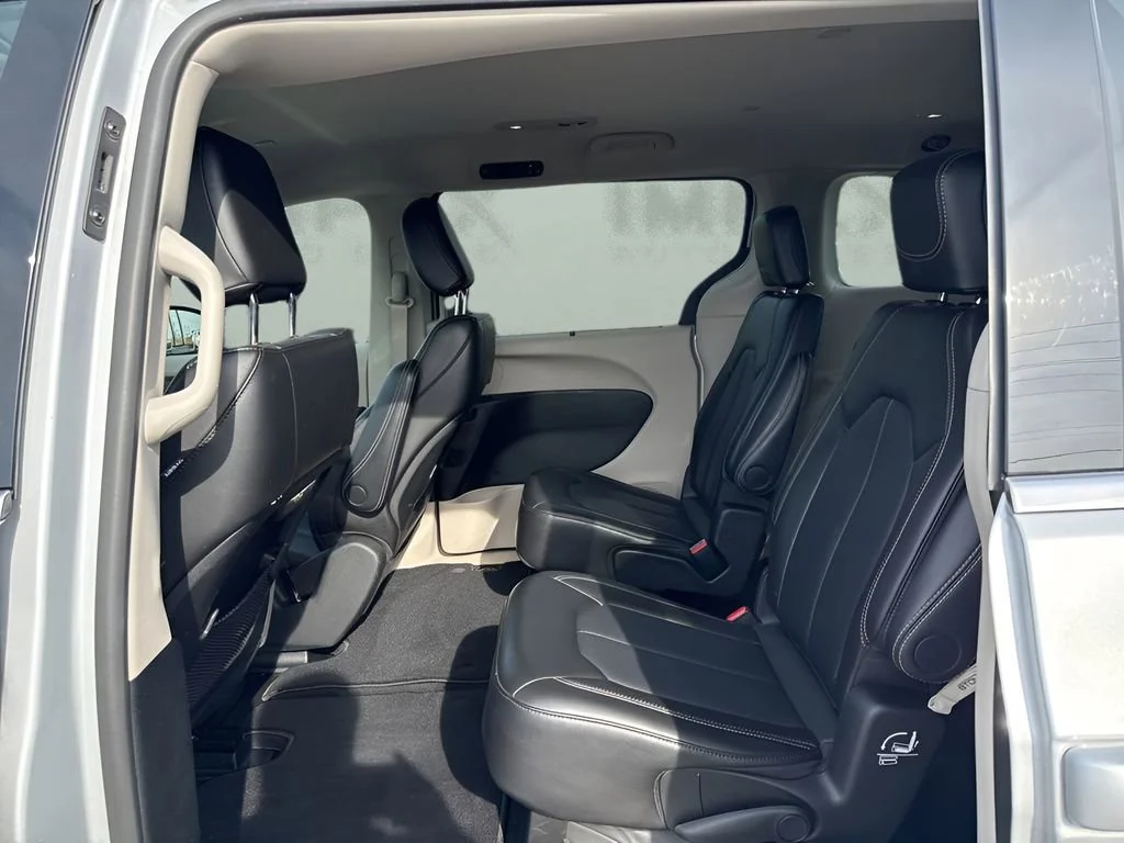 Used 2024 Silver Chrysler Touring L image 13