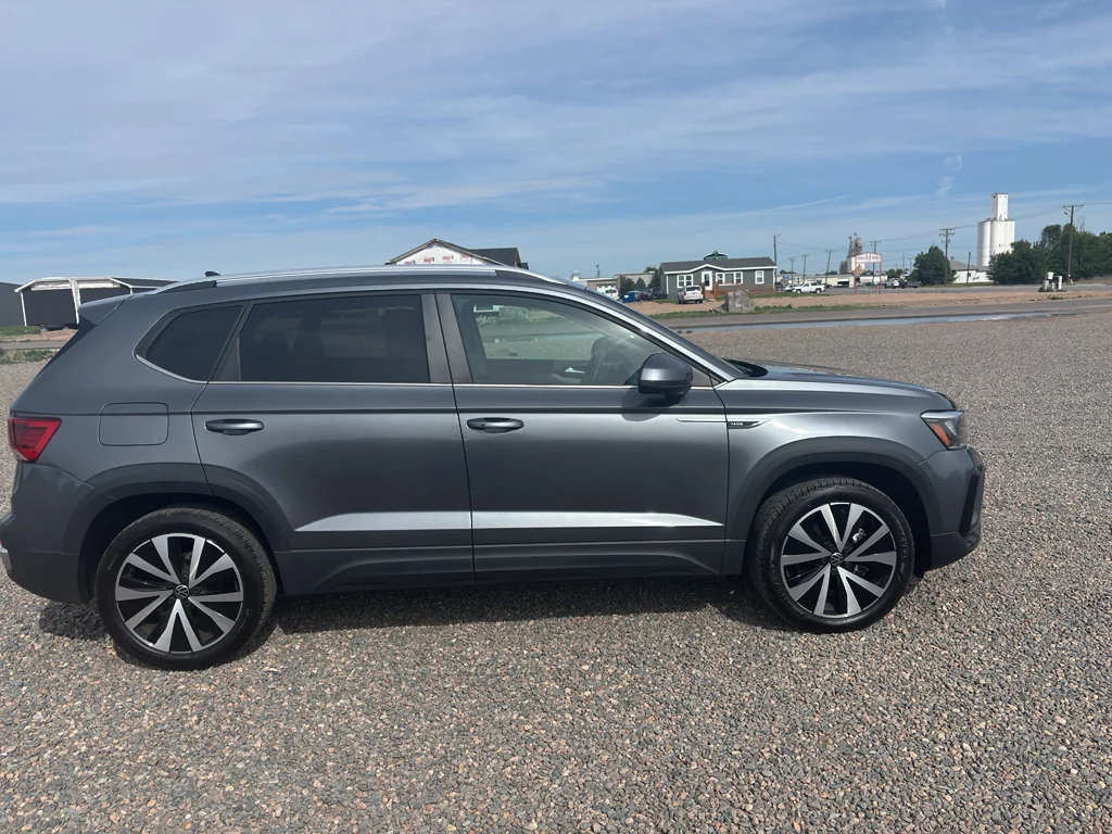 Used 2023 Gray Volkswagen SE image 3