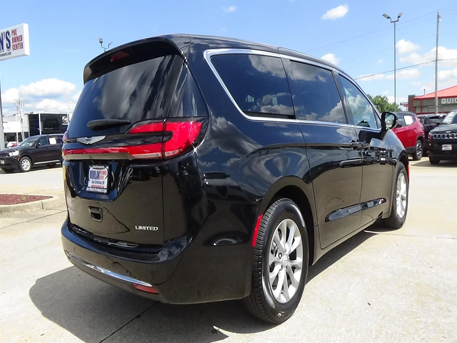 Certified Used 2026 Diamond Black Crystal Pearl Coat (pxj) Chrysler Limited image 6