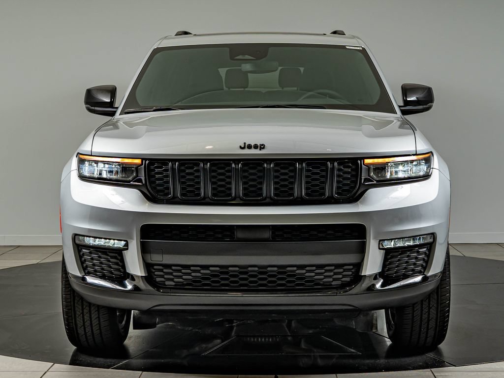 Used 2025 Silver Zynith Jeep Limited image 2
