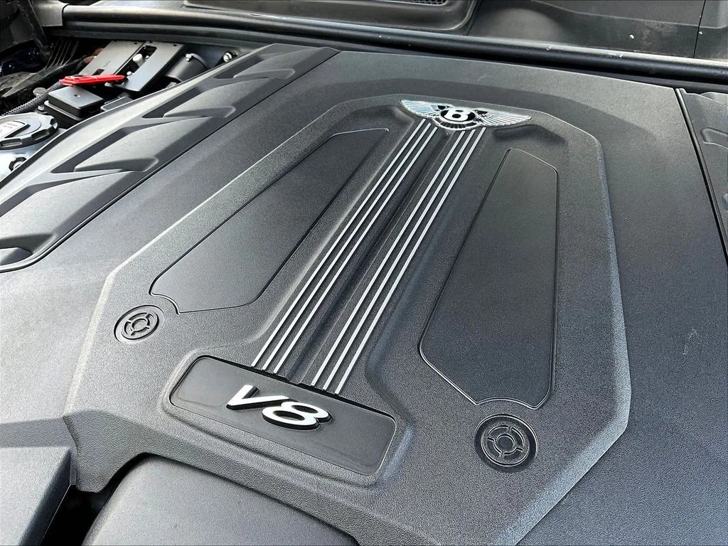 Used 2021  Bentley V8 image 31