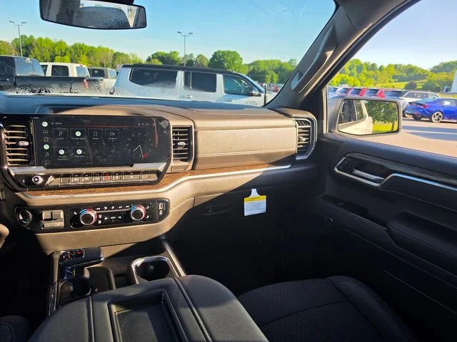 Used 2022 White GMC Elevation image 12