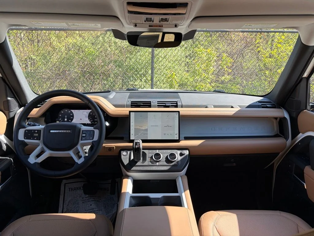 New 2025 Fuji White Land Rover X-Dynamic SE image 18