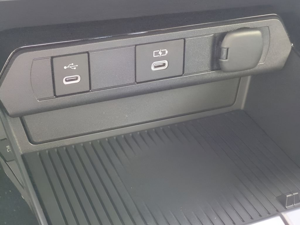 New 2026 Wind Chill Pearl <sup>1</sup> Toyota  SE image 21