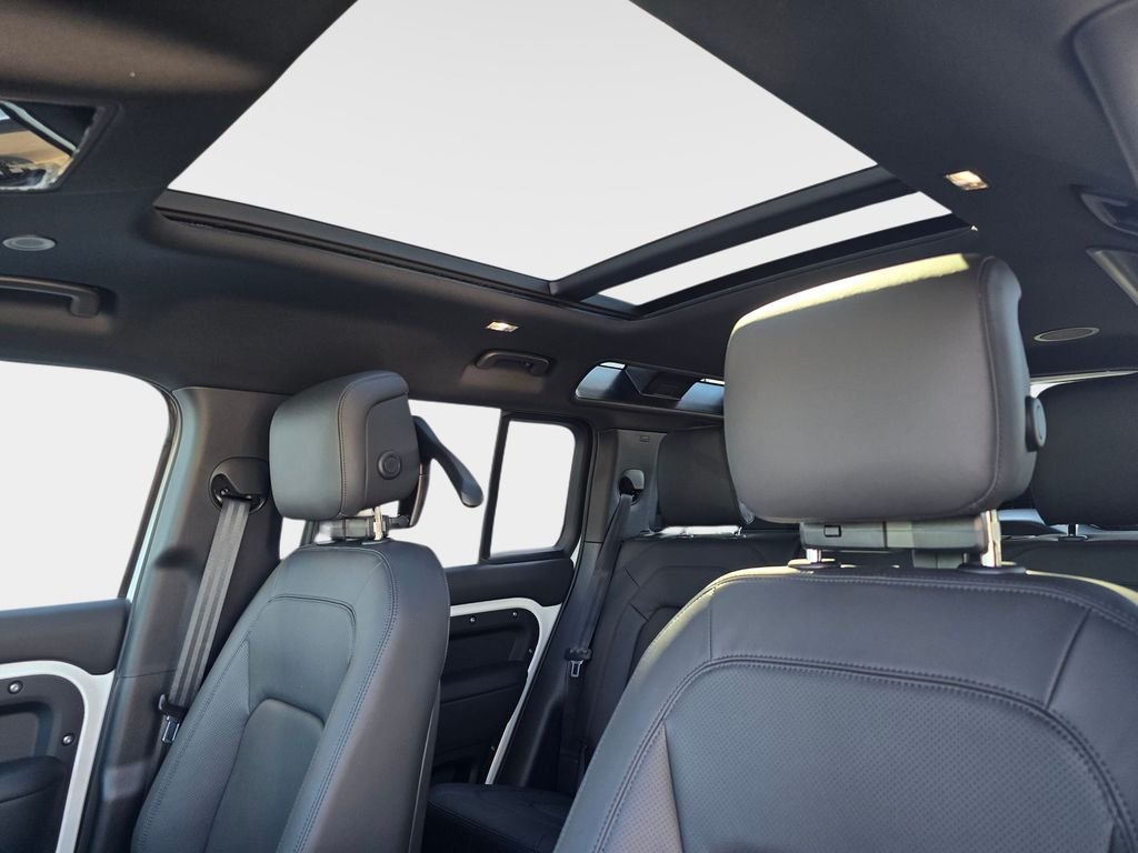 New 2026 Fuji White LAND ROVER X-Dynamic SE image 32