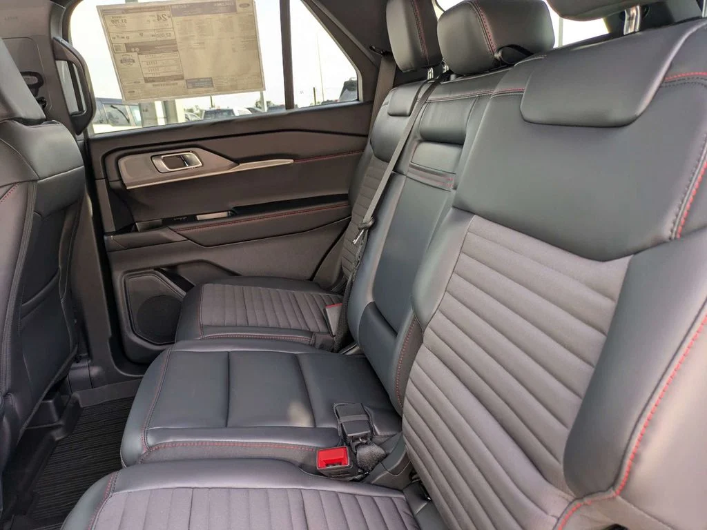New 2026 Star White Metallic Tri-Coat Ford ST-Line image 16