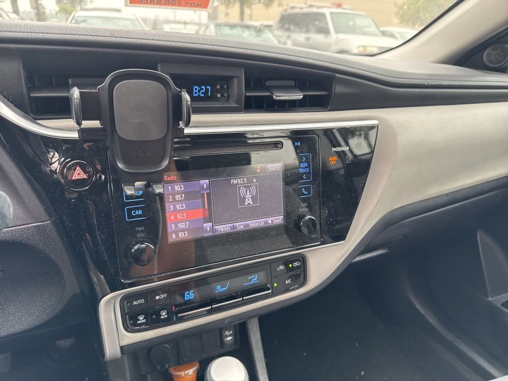 2017 Toyota Corolla LE - Photo 8