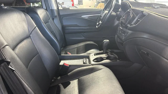 Used 2020 Black Honda EX-L image 12