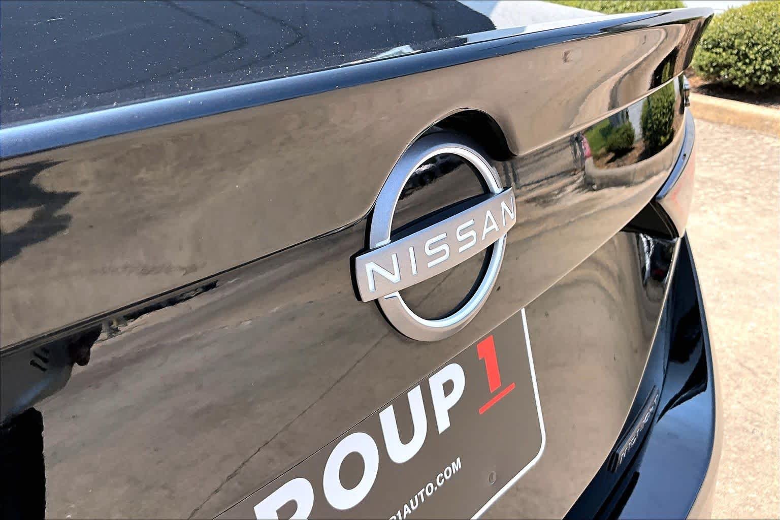 Used 2025 Super Black Nissan SR image 10