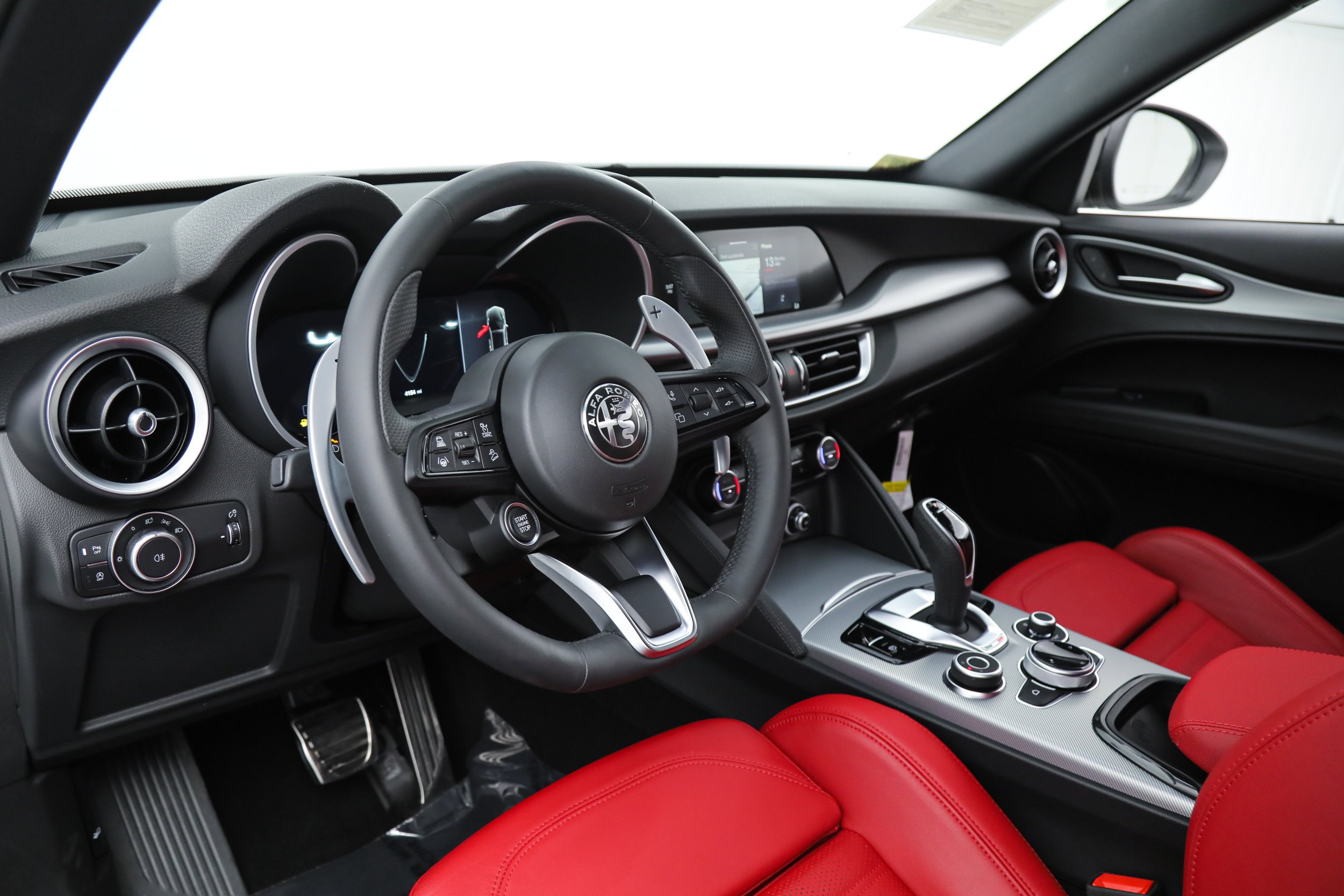 New 2025 Milano White Exterior Paint Alfa Romeo  image 15
