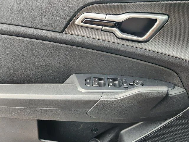 Used 2025 Gravity Gray KIA LX Front-Wheel Drive image 24