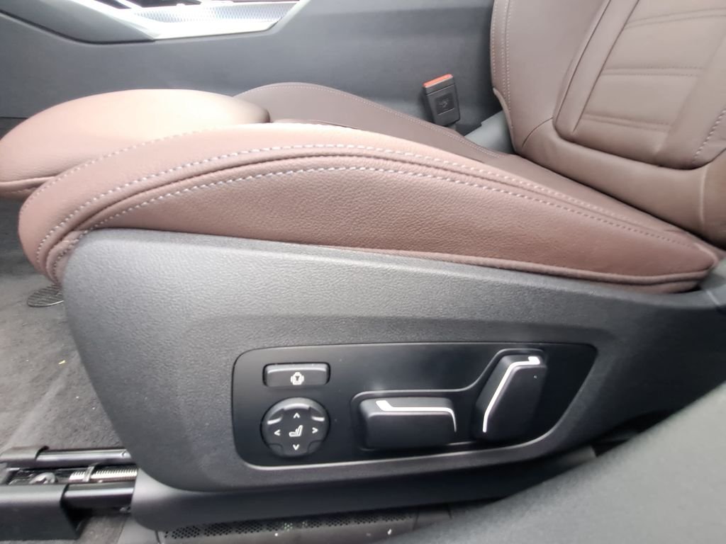 New 2026 Mineral White Metallic BMW 330i image 15