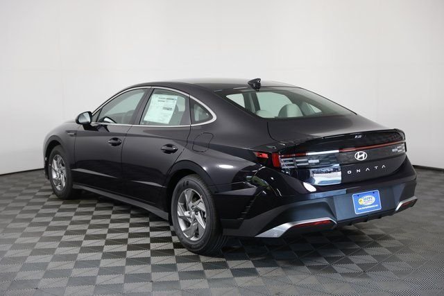 New 2026 Blue Hyundai SE image 32