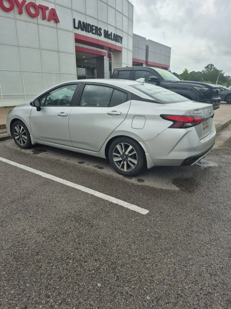 Used 2020 Silver Nissan 1.6 SV image 2