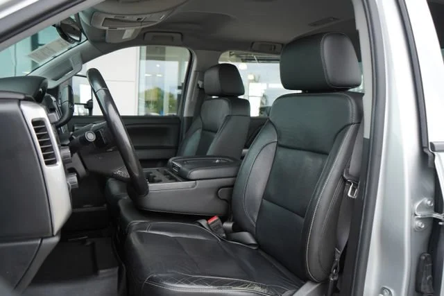 Used 2018 SILVER ICE METALLIC Chevrolet LT image 23