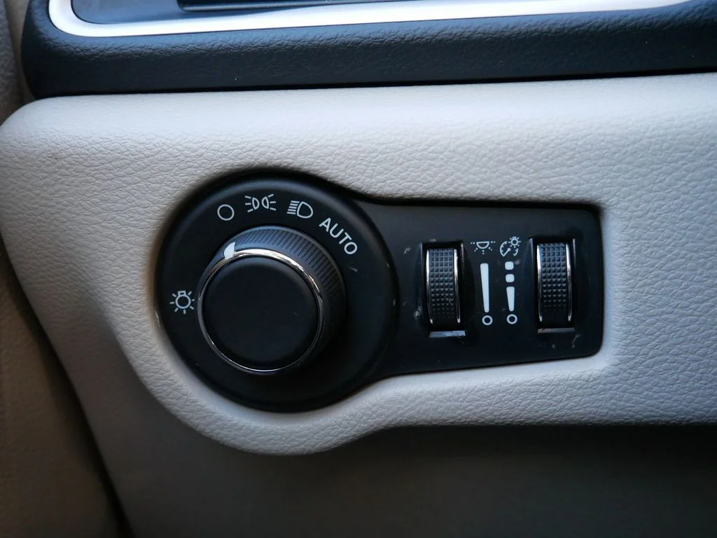 Used 2024 Silver Chrysler LX image 18